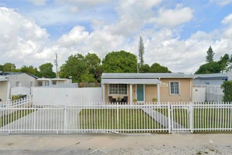 Villa ou maison à Hialeah, Floride 2 chambres, 100.33 m2 № 2038035