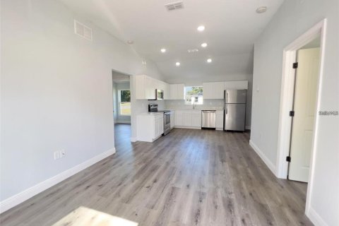 House in Ocala, Florida 3 bedrooms, 93.92 sq.m. № 1903370 - photo 2