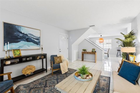 House in Temple Terrace, Florida 3 bedrooms, 146.41 sq.m. № 2137099 - photo 7