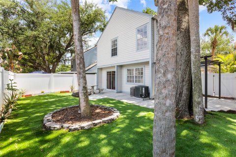 House in Temple Terrace, Florida 3 bedrooms, 146.41 sq.m. № 2137099 - photo 27