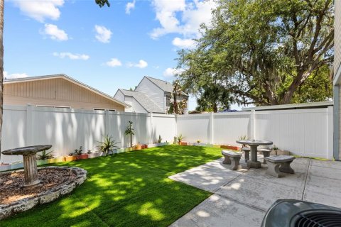 House in Temple Terrace, Florida 3 bedrooms, 146.41 sq.m. № 2137099 - photo 24