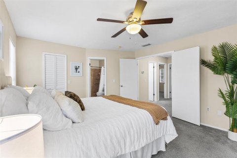 House in Temple Terrace, Florida 3 bedrooms, 146.41 sq.m. № 2137099 - photo 18