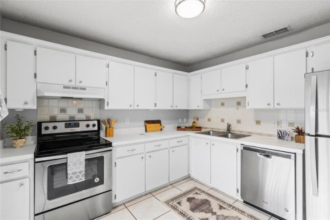 House in Temple Terrace, Florida 3 bedrooms, 146.41 sq.m. № 2137099 - photo 13