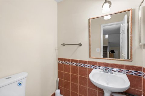 House in Temple Terrace, Florida 3 bedrooms, 146.41 sq.m. № 2137099 - photo 8