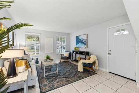 House in Temple Terrace, Florida 3 bedrooms, 146.41 sq.m. № 2137099 - photo 3