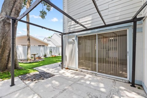 House in Temple Terrace, Florida 3 bedrooms, 146.41 sq.m. № 2137099 - photo 21