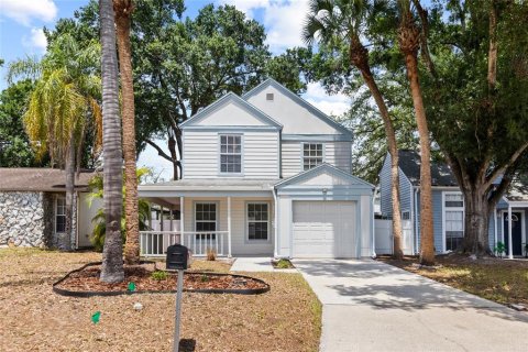 House in Temple Terrace, Florida 3 bedrooms, 146.41 sq.m. № 2137099 - photo 2