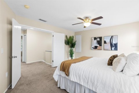 House in Temple Terrace, Florida 3 bedrooms, 146.41 sq.m. № 2137099 - photo 19