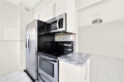 Condominio en venta en Miami Beach, Florida, 2 dormitorios, 73.39 m2 № 2043764 - foto 12