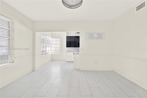 Condominio en venta en Miami Beach, Florida, 2 dormitorios, 73.39 m2 № 2043764 - foto 8