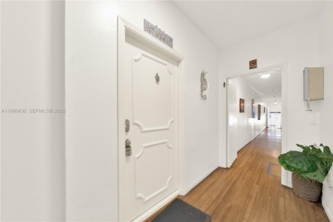 Condominio en venta en Miami Beach, Florida, 2 dormitorios, 73.39 m2 № 2043764 - foto 3