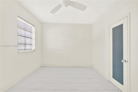 Condominio en venta en Miami Beach, Florida, 2 dormitorios, 73.39 m2 № 2043764 - foto 20