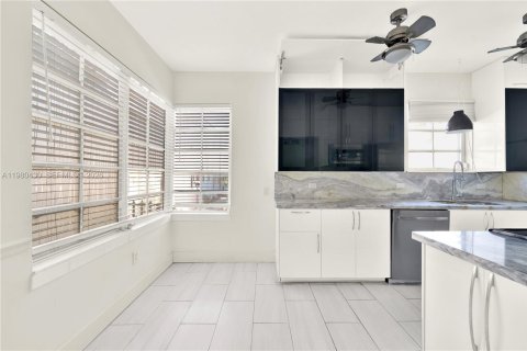 Condominio en venta en Miami Beach, Florida, 2 dormitorios, 73.39 m2 № 2043764 - foto 9