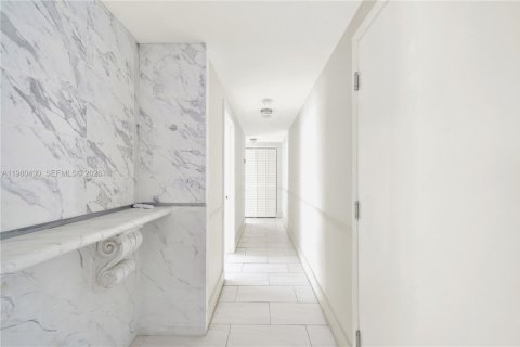 Condominio en venta en Miami Beach, Florida, 2 dormitorios, 73.39 m2 № 2043764 - foto 18