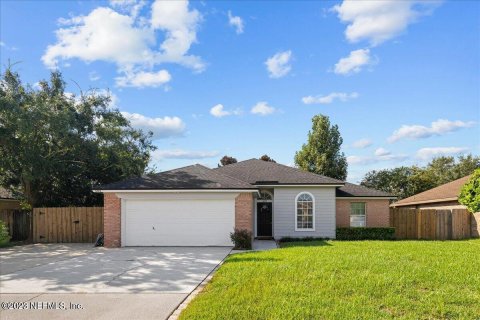 Villa ou maison à louer à Orange Park, Floride: 4 chambres, 148.36 m2 № 773634 - photo 1
