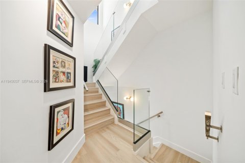 Townhouse in Doral, Florida 3 bedrooms, 179.21 sq.m. № 2002298 - photo 16