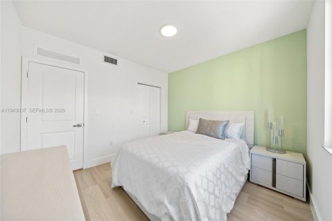 Townhouse in Doral, Florida 3 bedrooms, 179.21 sq.m. № 2002298 - photo 28