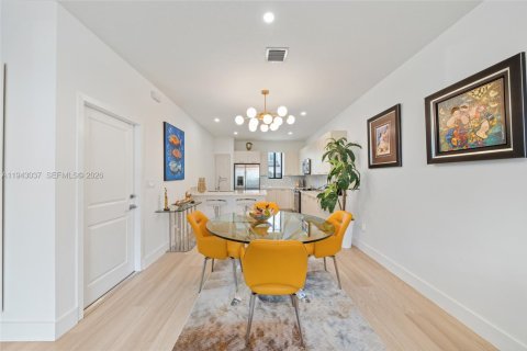 Townhouse in Doral, Florida 3 bedrooms, 179.21 sq.m. № 2002298 - photo 9