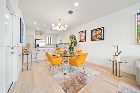 Townhouse in Doral, Florida 3 bedrooms, 179.21 sq.m. № 2002298 - photo 7