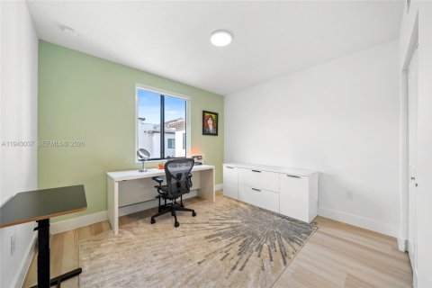 Townhouse in Doral, Florida 3 bedrooms, 179.21 sq.m. № 2002298 - photo 30