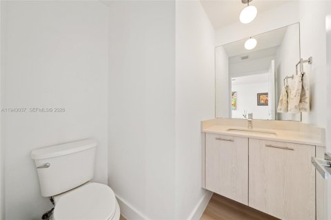 Townhouse in Doral, Florida 3 bedrooms, 179.21 sq.m. № 2002298 - photo 15
