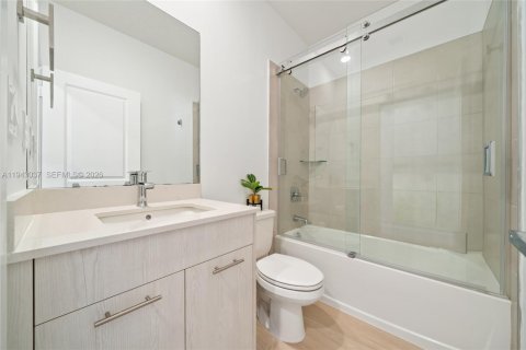 Townhouse in Doral, Florida 3 bedrooms, 179.21 sq.m. № 2002298 - photo 26