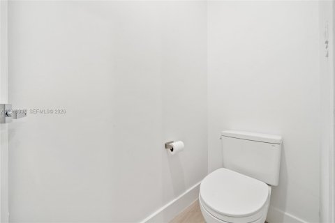 Townhouse in Doral, Florida 3 bedrooms, 179.21 sq.m. № 2002298 - photo 22