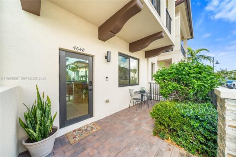 Townhouse in Doral, Florida 3 bedrooms, 179.21 sq.m. № 2002298 - photo 3