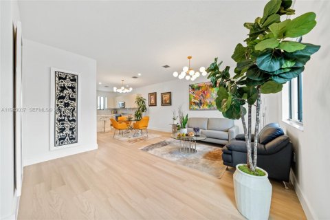 Townhouse in Doral, Florida 3 bedrooms, 179.21 sq.m. № 2002298 - photo 6