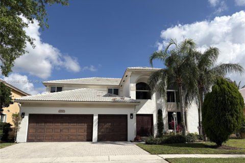 Casa en Pembroke Pines, Florida 4 dormitorios, 305.09 m2 № 2052571