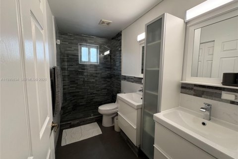 Casa en venta en Pembroke Pines, Florida, 4 dormitorios, 305.09 m2 № 2052571 - foto 19