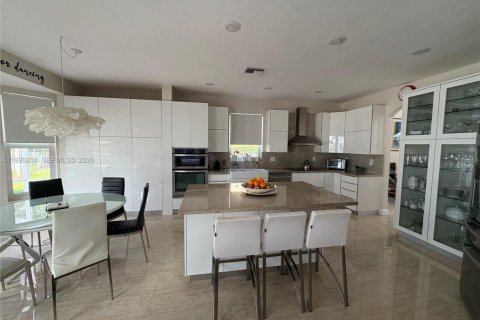 Casa en venta en Pembroke Pines, Florida, 4 dormitorios, 305.09 m2 № 2052571 - foto 9
