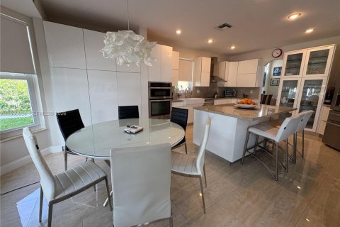 Casa en venta en Pembroke Pines, Florida, 4 dormitorios, 305.09 m2 № 2052571 - foto 7