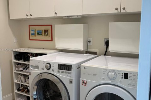 Casa en venta en Pembroke Pines, Florida, 4 dormitorios, 305.09 m2 № 2052571 - foto 27