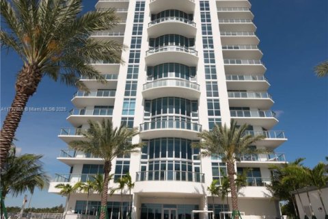 Copropriété à vendre à North Miami Beach, Floride: 3 chambres, 206.15 m2 № 1958254 - photo 2