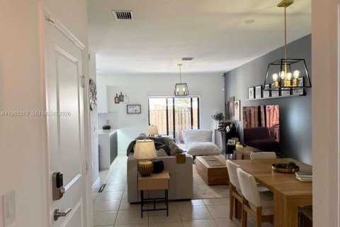 Touwnhouse à vendre à Miami, Floride: 3 chambres, 128.02 m2 № 2027325 - photo 17
