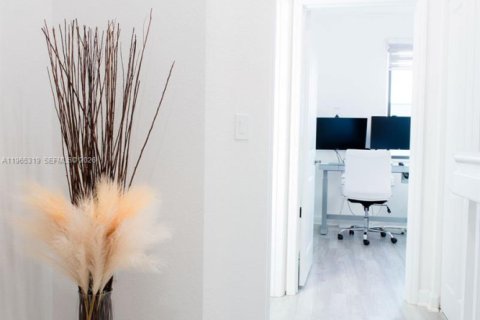 Touwnhouse à vendre à Miami, Floride: 3 chambres, 128.02 m2 № 2027325 - photo 22