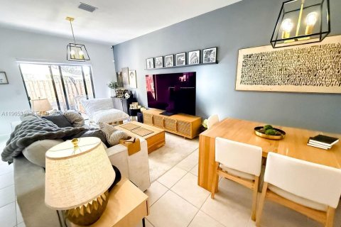 Touwnhouse à vendre à Miami, Floride: 3 chambres, 128.02 m2 № 2027325 - photo 14
