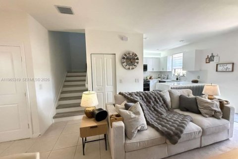 Touwnhouse à vendre à Miami, Floride: 3 chambres, 128.02 m2 № 2027325 - photo 11