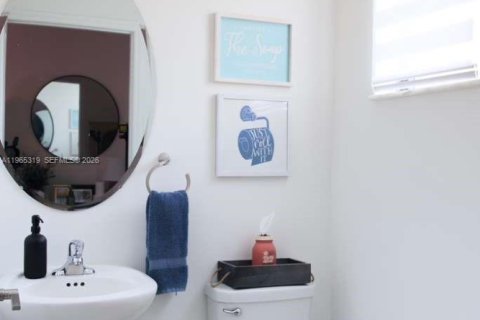 Touwnhouse à vendre à Miami, Floride: 3 chambres, 128.02 m2 № 2027325 - photo 19