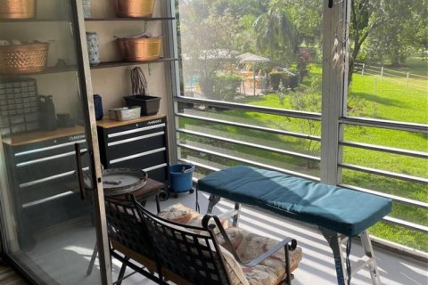 Купить кондоминиум в Тамарак, Флорида 2 спальни, 85.47м2, № 2182767 - фото 15