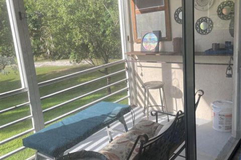 Купить кондоминиум в Тамарак, Флорида 2 спальни, 85.47м2, № 2182767 - фото 14