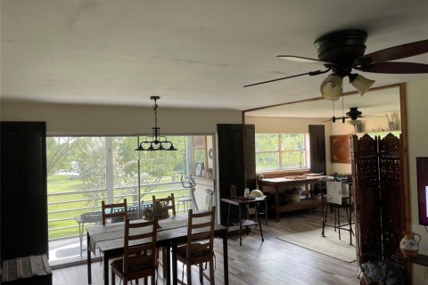 Купить кондоминиум в Тамарак, Флорида 2 спальни, 85.47м2, № 2182767 - фото 6