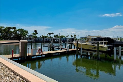 Condo in Hutchinson Island South, Florida, 2 bedrooms  № 2122740 - photo 26