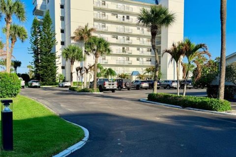 Condo in Hutchinson Island South, Florida, 2 bedrooms  № 2122740 - photo 5