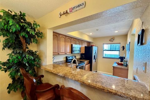 Condo in Hutchinson Island South, Florida, 2 bedrooms  № 2122740 - photo 12