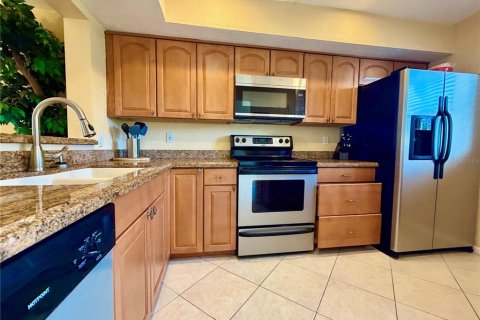 Condo in Hutchinson Island South, Florida, 2 bedrooms  № 2122740 - photo 11