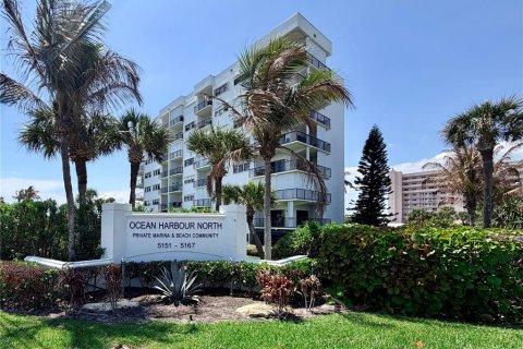 Condo in Hutchinson Island South, Florida, 2 bedrooms  № 2122740 - photo 2