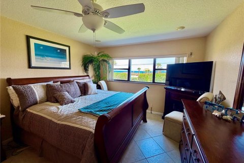 Condo in Hutchinson Island South, Florida, 2 bedrooms  № 2122740 - photo 19