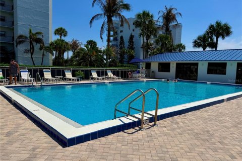 Condo in Hutchinson Island South, Florida, 2 bedrooms  № 2122740 - photo 7